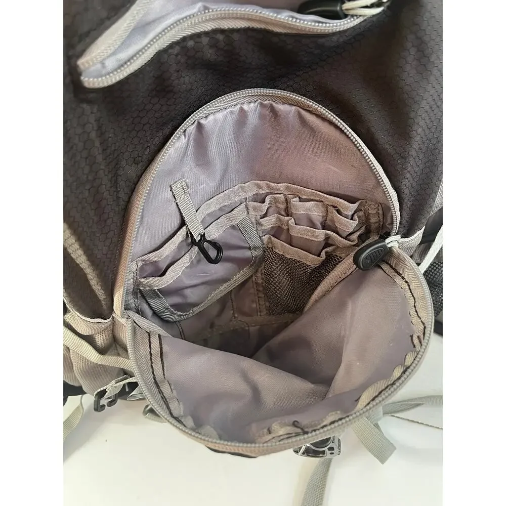HIGH SIERRA BLACK AND GRAY BACKPACK TRAVEL PACK CARRY-ON HIKING LUGGAGE‎
